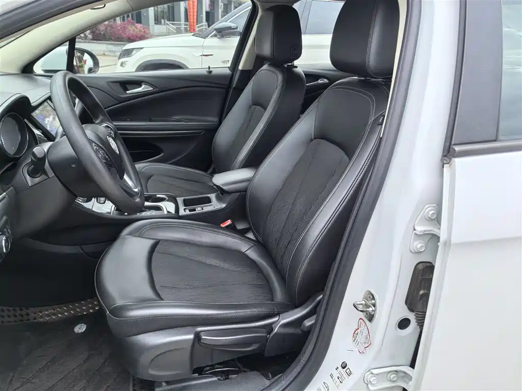 Buick Verano 2018 Sedan 20T Dual Clutch Leading фото 18