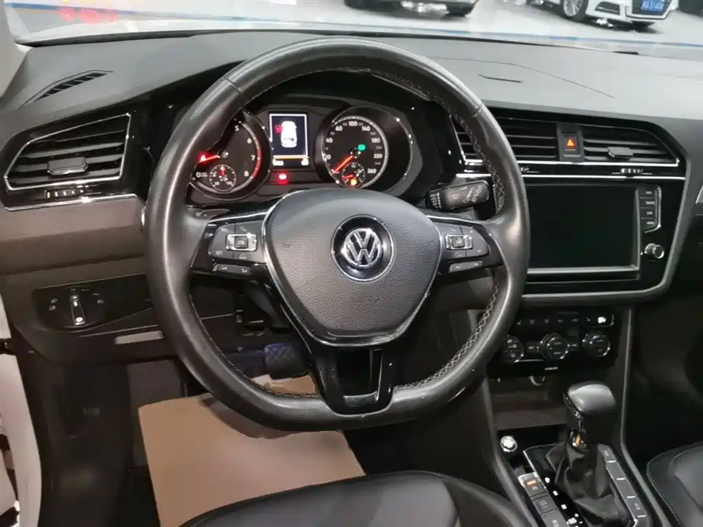 Volkswagen Tiguan L 2018 380TSI Automatic AWD Luxury Edition фото 11