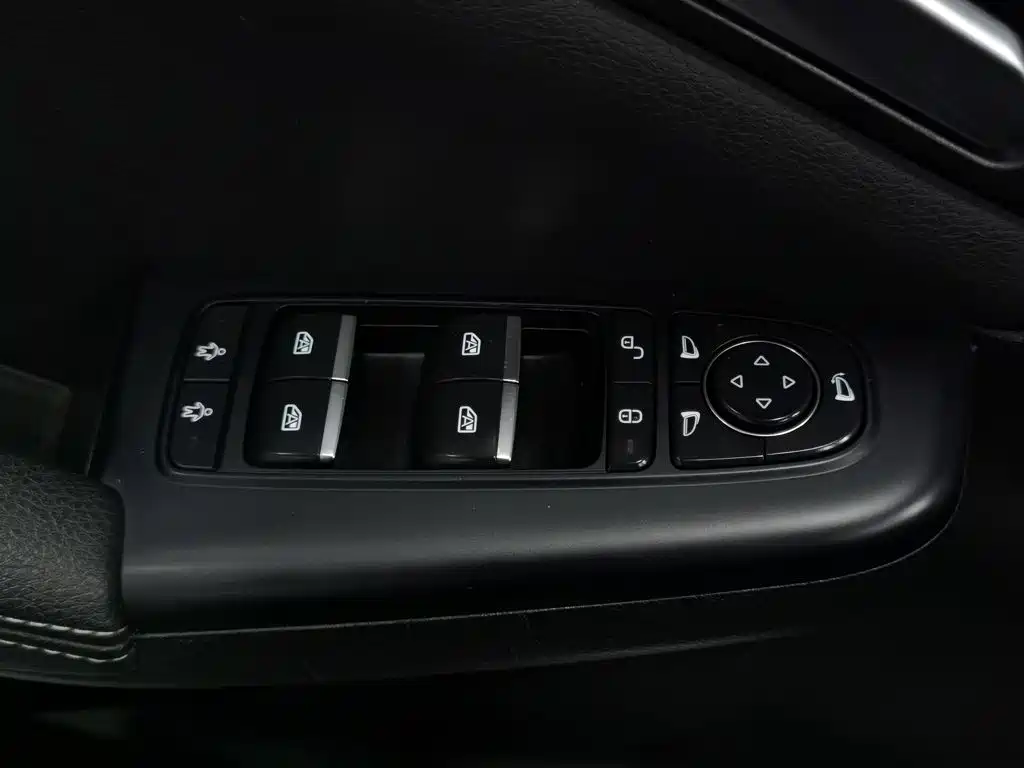 BYD Tang 2018 2018 2.0T Automatic Smart Connection Honor Edition 7-Seater China V