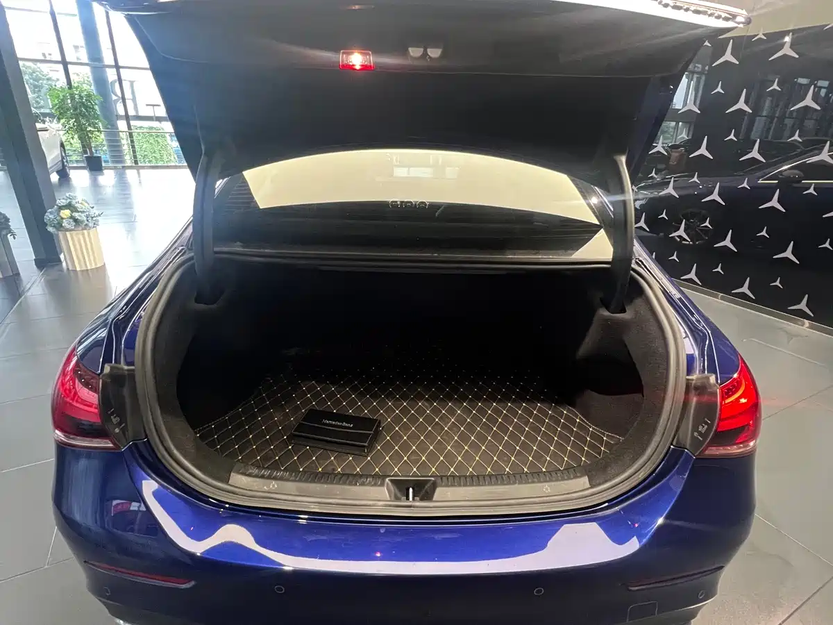 Mercedes-Benz A-Class 2020 A 200 L Sport Sedan фото 5