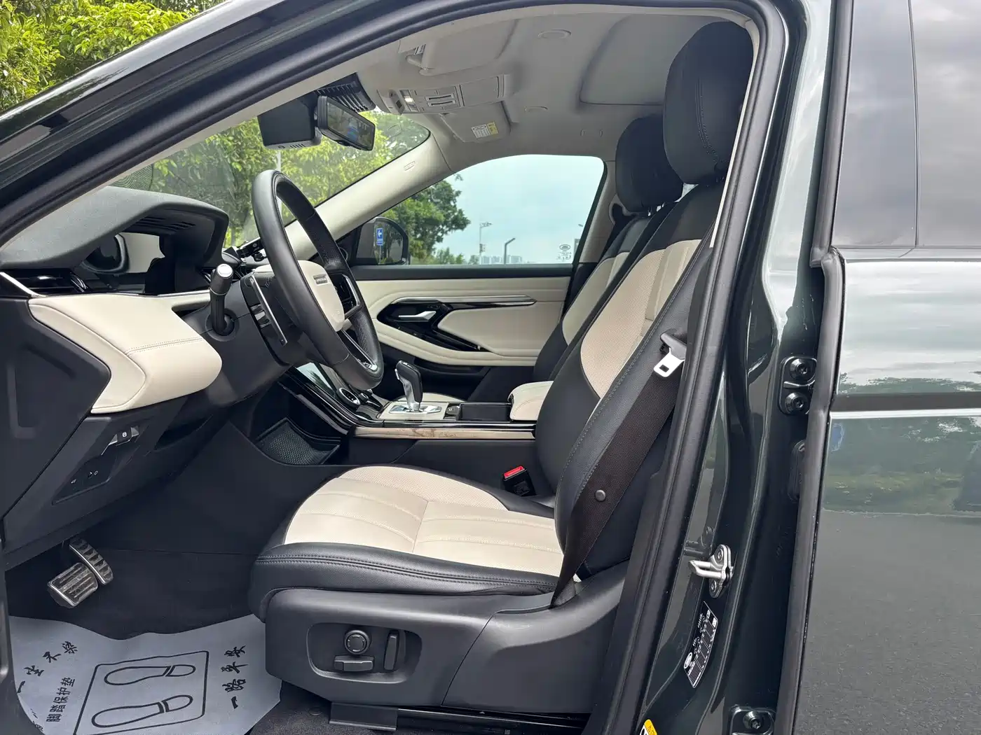 Land Rover Range Rover Evoque 2023 Range Rover Evoque L 249PS Luxury Edition фото 9