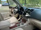 Photo 12 - Toyota Highlander