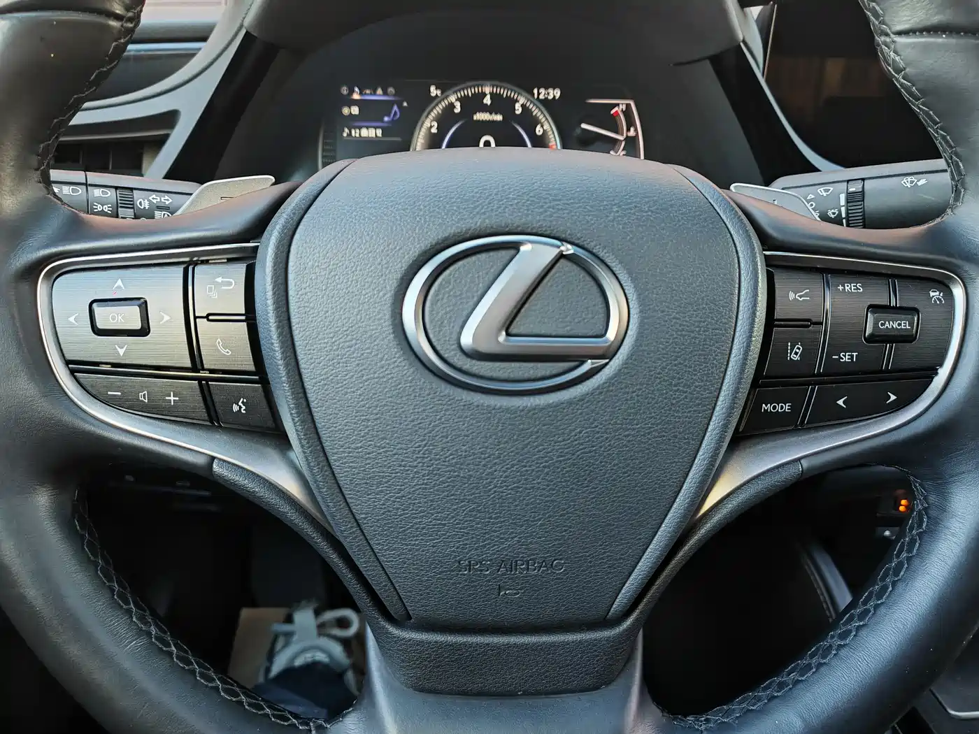 Lexus ES 2022 200 Excellence Edition фото 15
