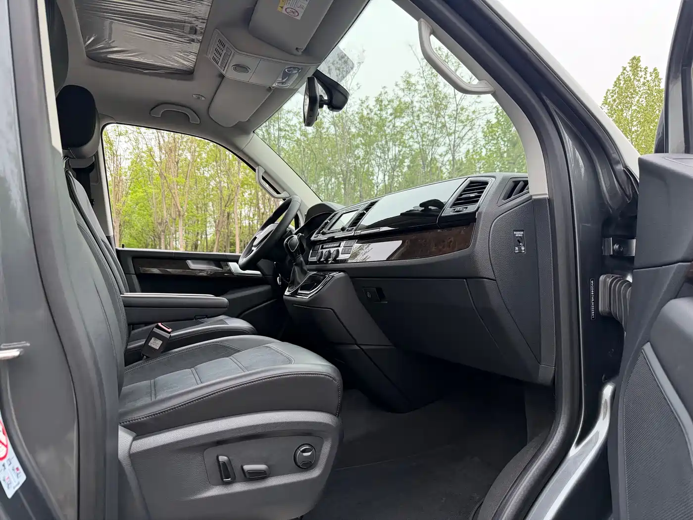 Volkswagen Multivan 2018 2.0TSI 4WD Explorer Edition 7-Seater фото 17