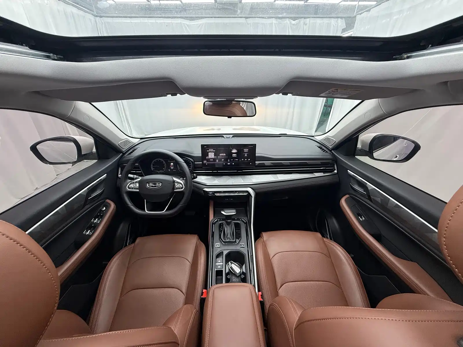 Фото 10 - Geely Emgrand X6