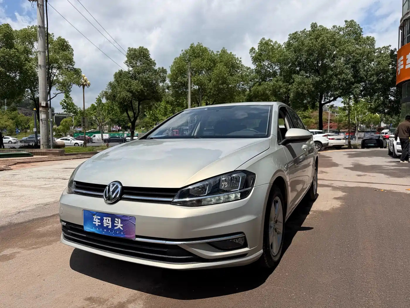 Photo 1 - Volkswagen Golf