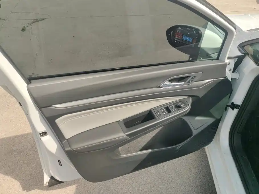 Volkswagen Golf 2026 2025 Facelift 300TSI Pro