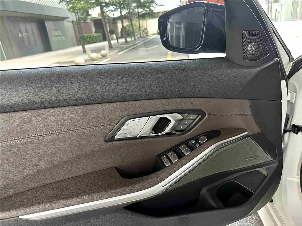 BMW 3 Series 2020 325Li M Sport Black Night Package фото 16