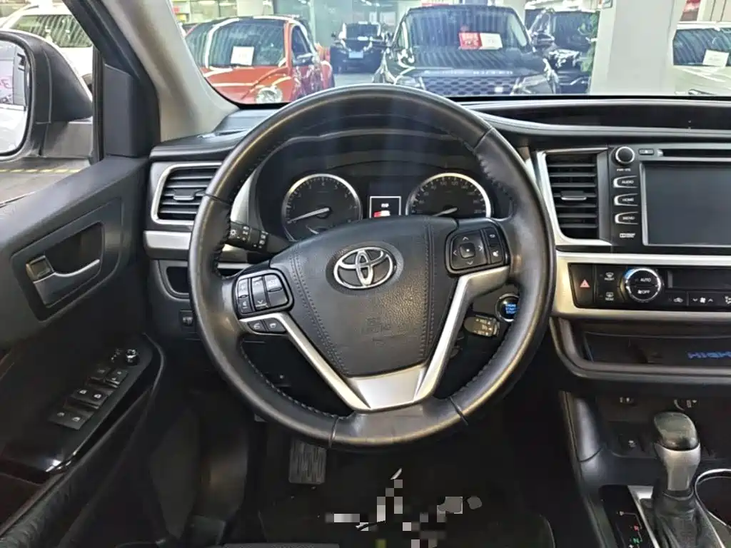 Фото 11 - Toyota Highlander