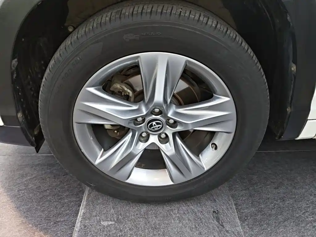 Фото 23 - Toyota Highlander