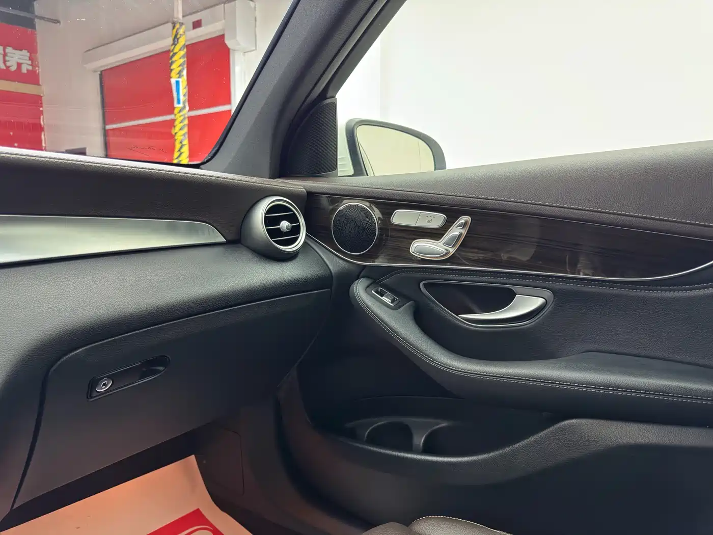 Mercedes-Benz GLC 2016 GLC 260 4MATIC Dynamic фото 12