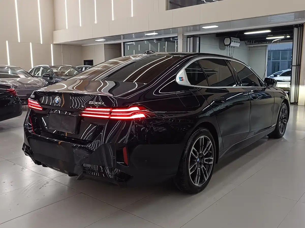 Photo 9 - BMW 5 Series