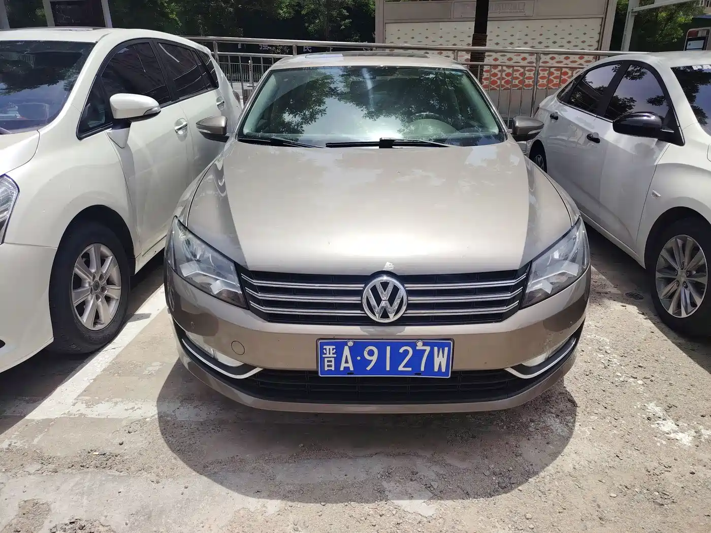 Volkswagen Passat 2015 1.8TSI DSG Honor Edition фото 2