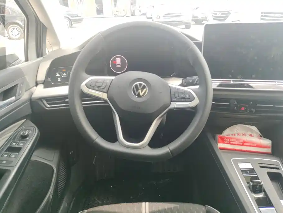 Volkswagen Golf 2026 2025 Facelift 300TSI Pro