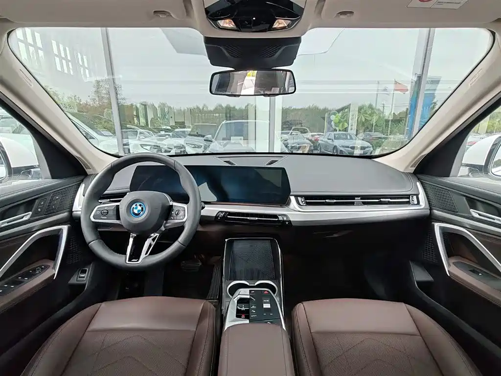 BMW iX1 2025 eDrive25L M Sport Package фото 7