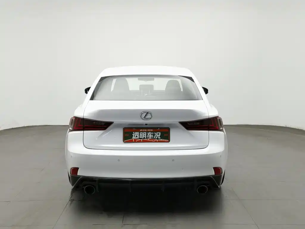 Фото 4 - Lexus IS