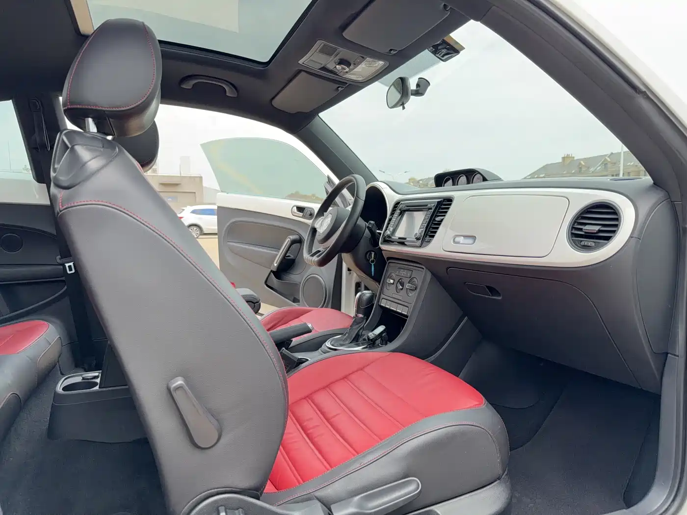 Volkswagen Beetle 2013 1.4TSI Luxury фото 11