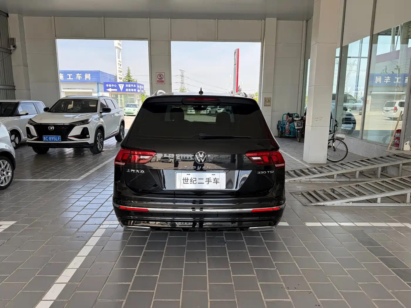 Volkswagen Tiguan L 2021 330TSI Automatic 2WD R-Line Premium фото 13