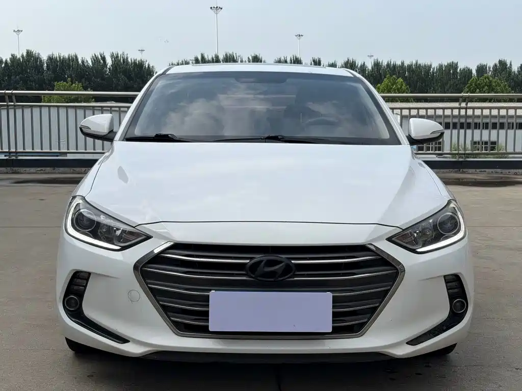 صورة 4 - Hyundai Elantra