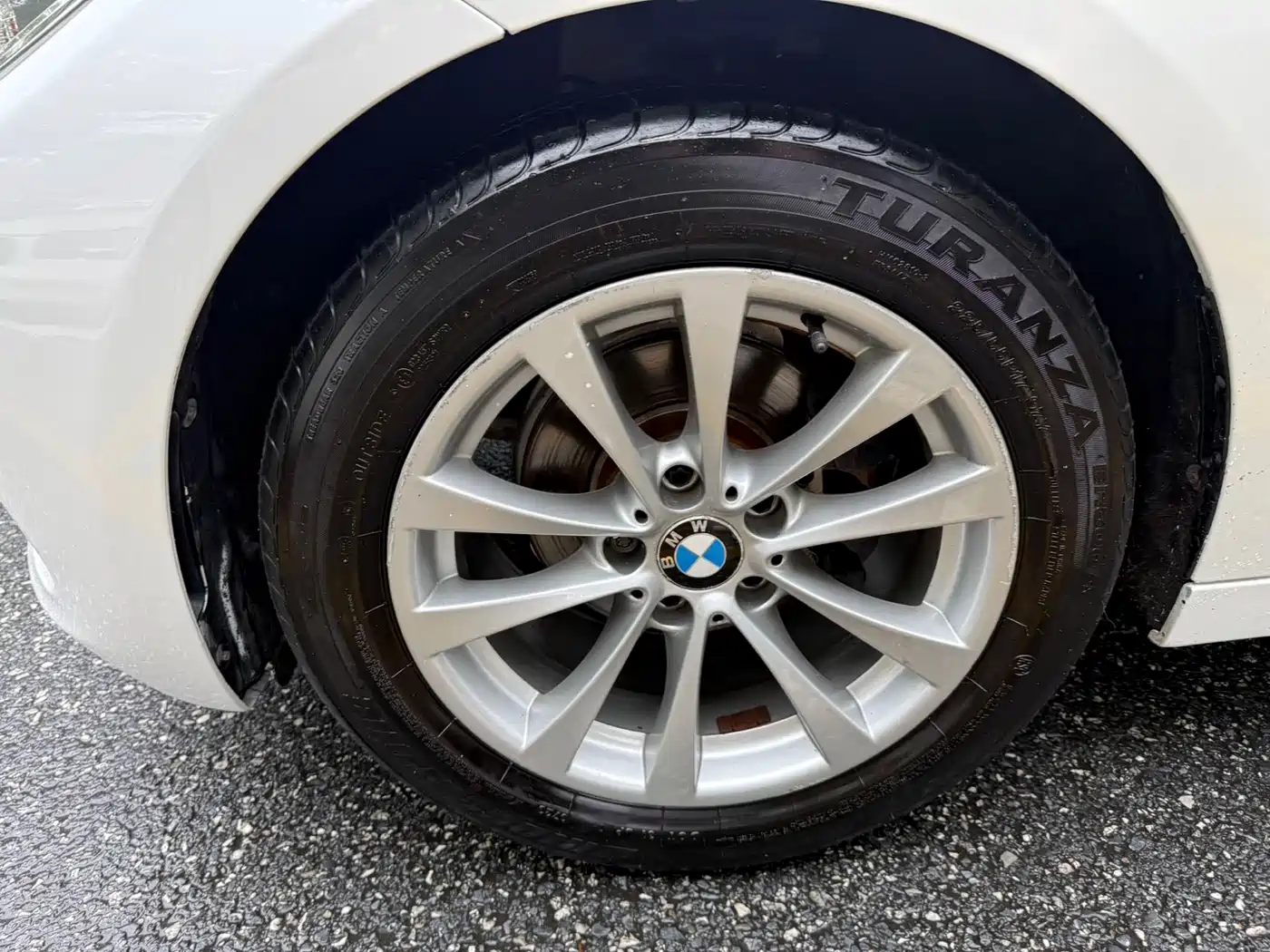 BMW 3 Series GT 2013 Model 320i Leading фото 15
