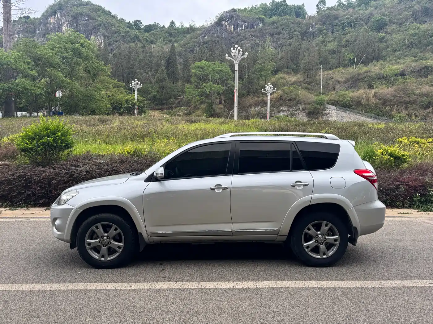 Toyota RAV4 Rongfang 2012 Styling Edition 2.4L Automatic 4WD Luxury фото 7