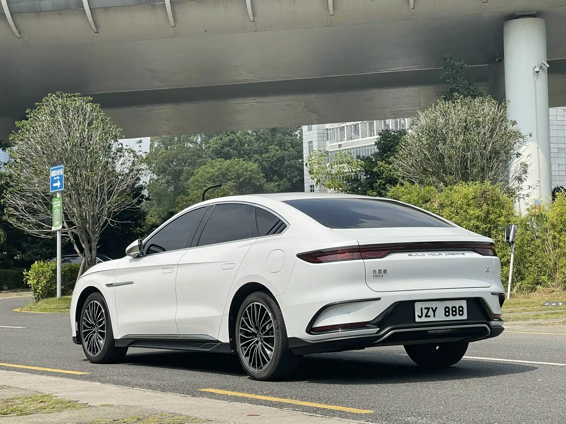 Фото 4 - BYD Han