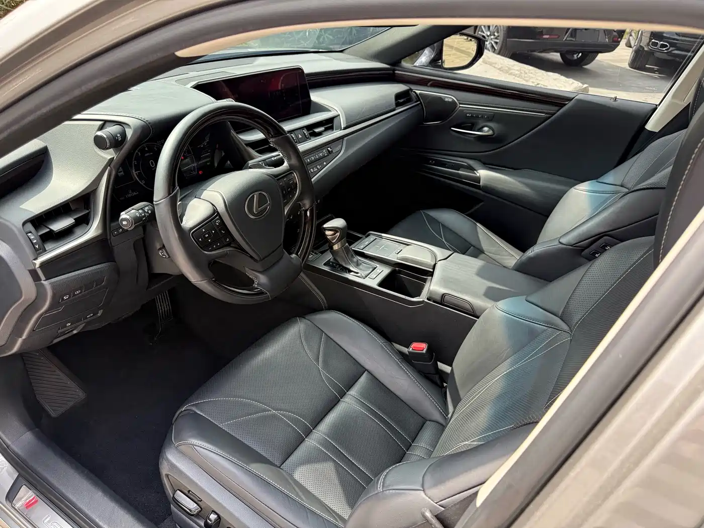 Lexus ES 2018 300h Executive Edition China V фото 9