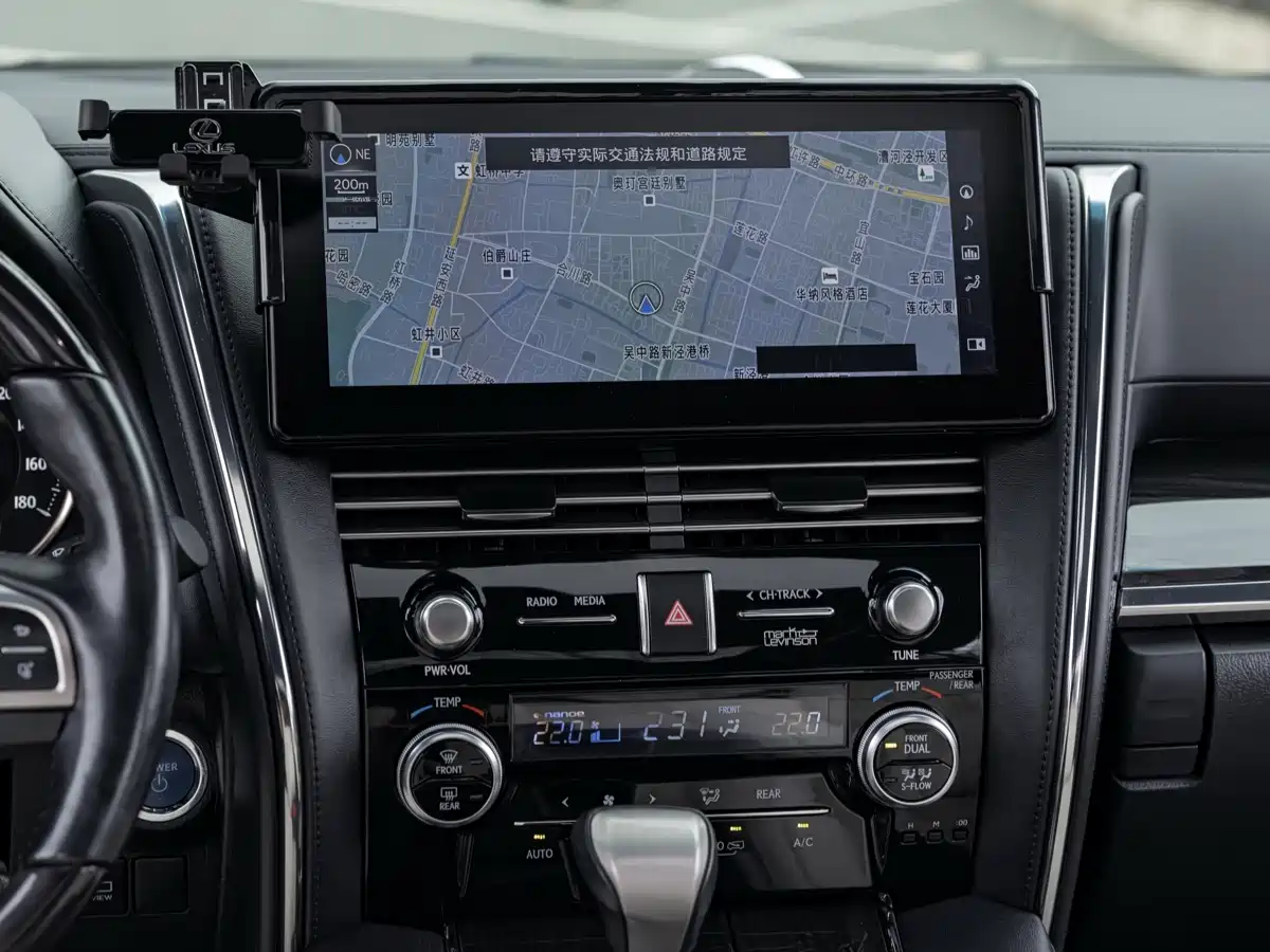 Lexus LM 2020 300h Seven-Seater Elegance Edition фото 14