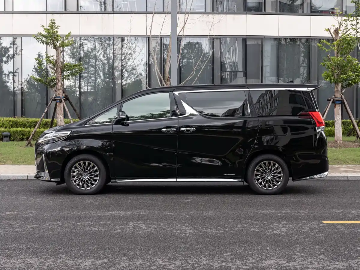 Lexus LM 2020 300h Seven-Seater Elegance Edition фото 7