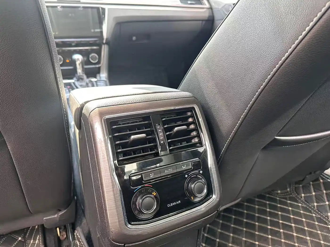 Volkswagen Passat 2016 330TSI DSG Honor Edition фото 10