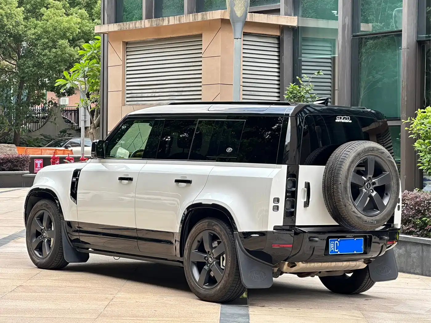 Land Rover Defender 2022 110 P400 X-DYNAMIC HSE фото 4