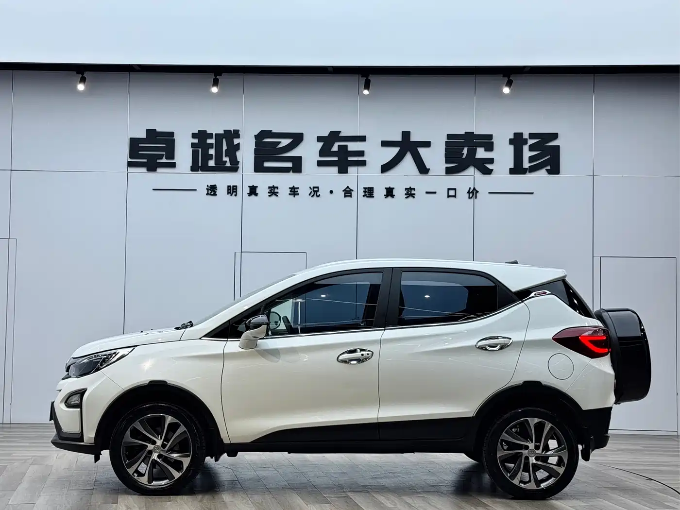 BYD Yuan 2017 1.5L Auto Cool Connect фото 4