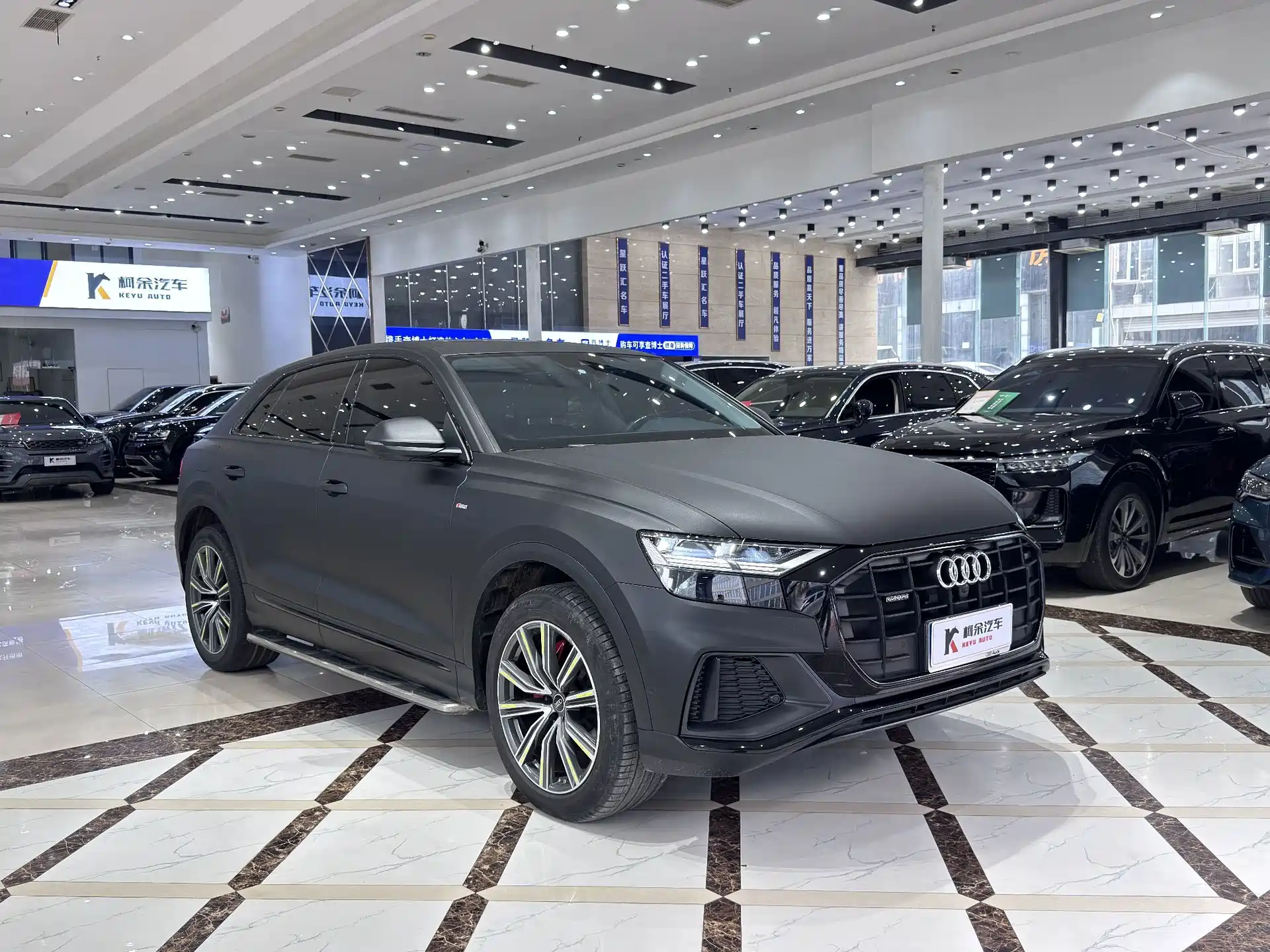 Photo 4 - Audi Q8