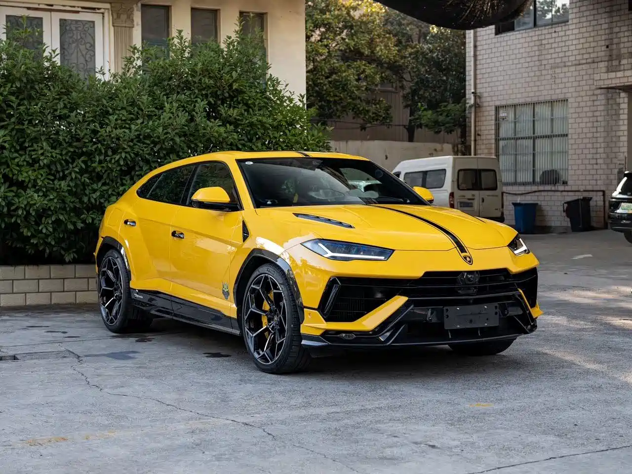 Фото 1 - Lamborghini Urus