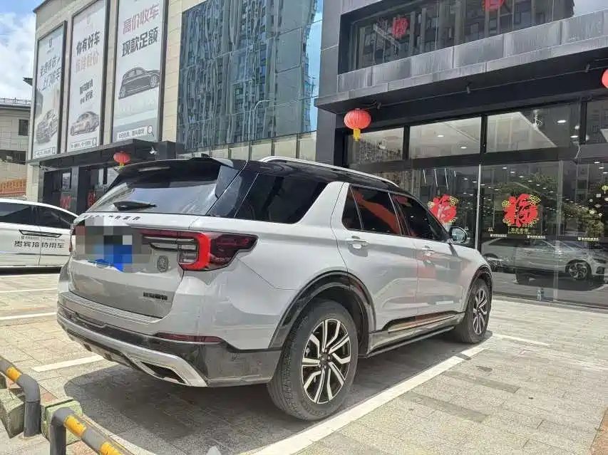 Фото 8 - Ford Explorer