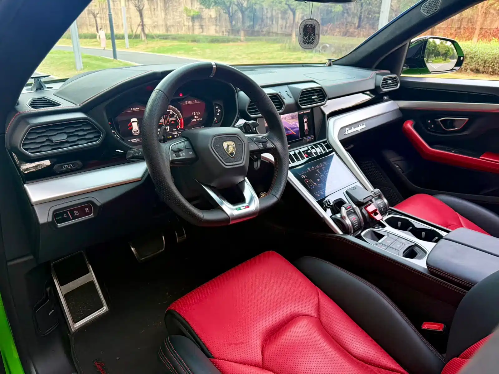 Фото 5 - Lamborghini Urus