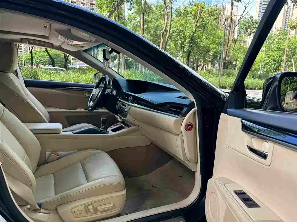 Фото 8 - Lexus ES
