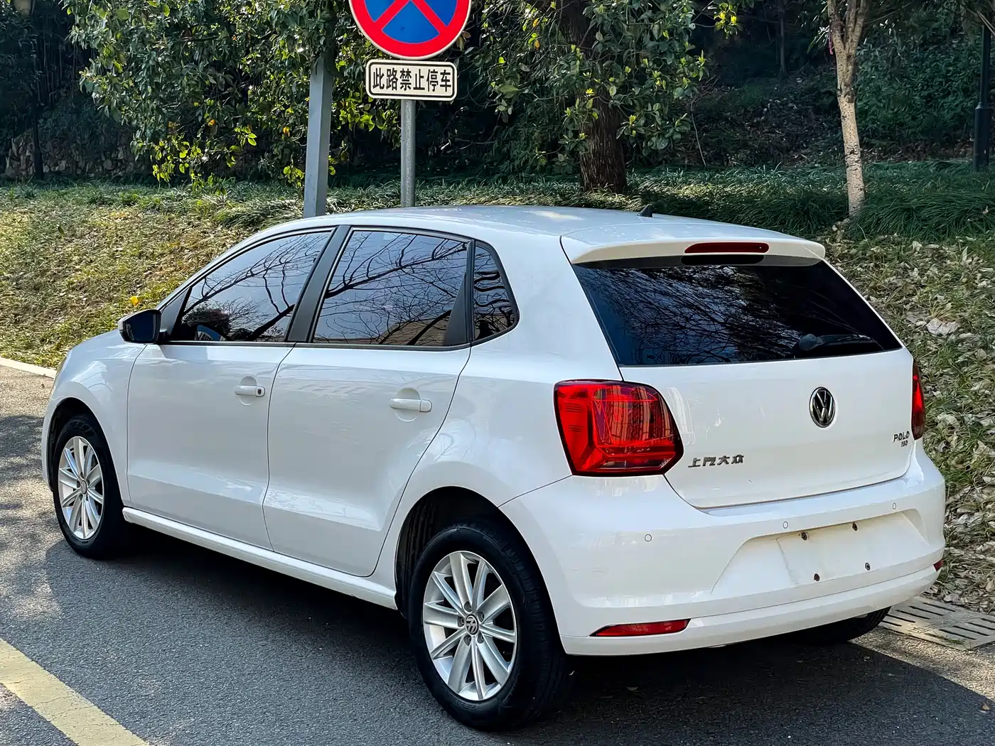 Volkswagen Polo 2016 1.6L Automatic Comfort фото 3
