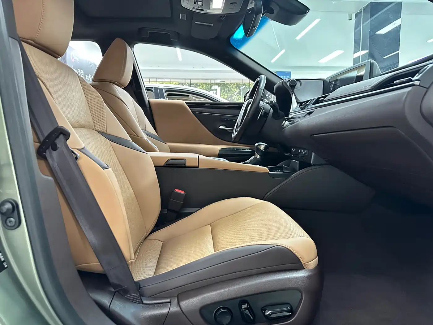 Lexus ES 2020 200 Luxury фото 14