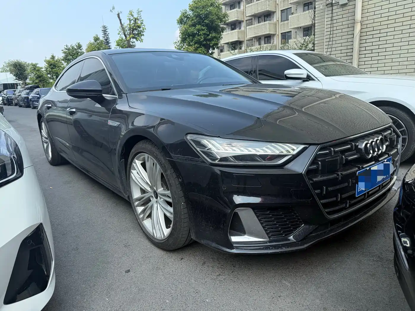 Photo 2 - Audi A7L