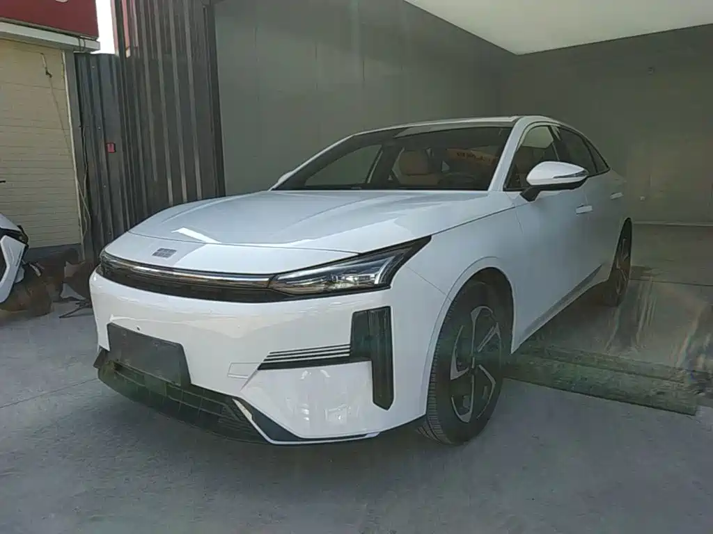 Geely Galaxy Galaxy L6 2025 2024 125km PLUS Soaring Dragon Edition