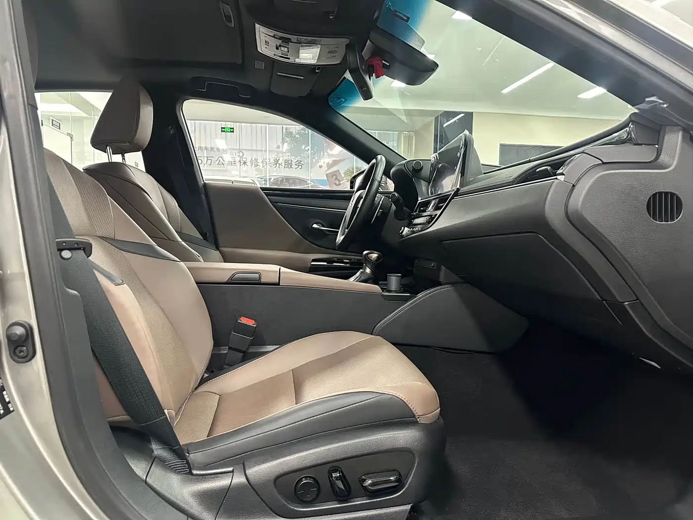 Lexus ES 2022 200 Excellence Edition фото 13