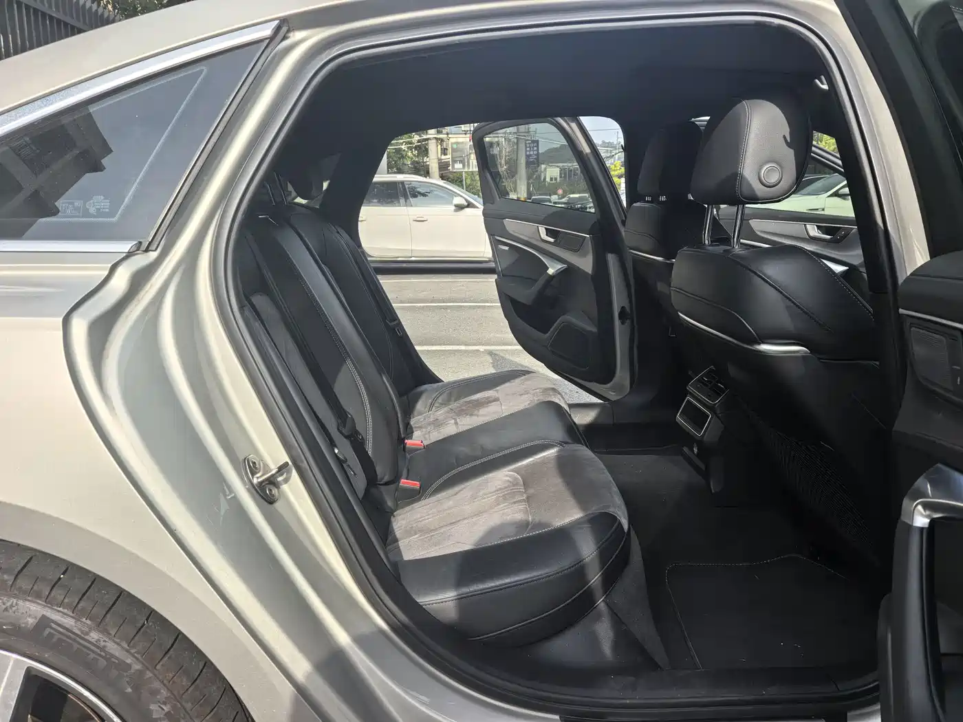 Photo 17 - Audi A6L