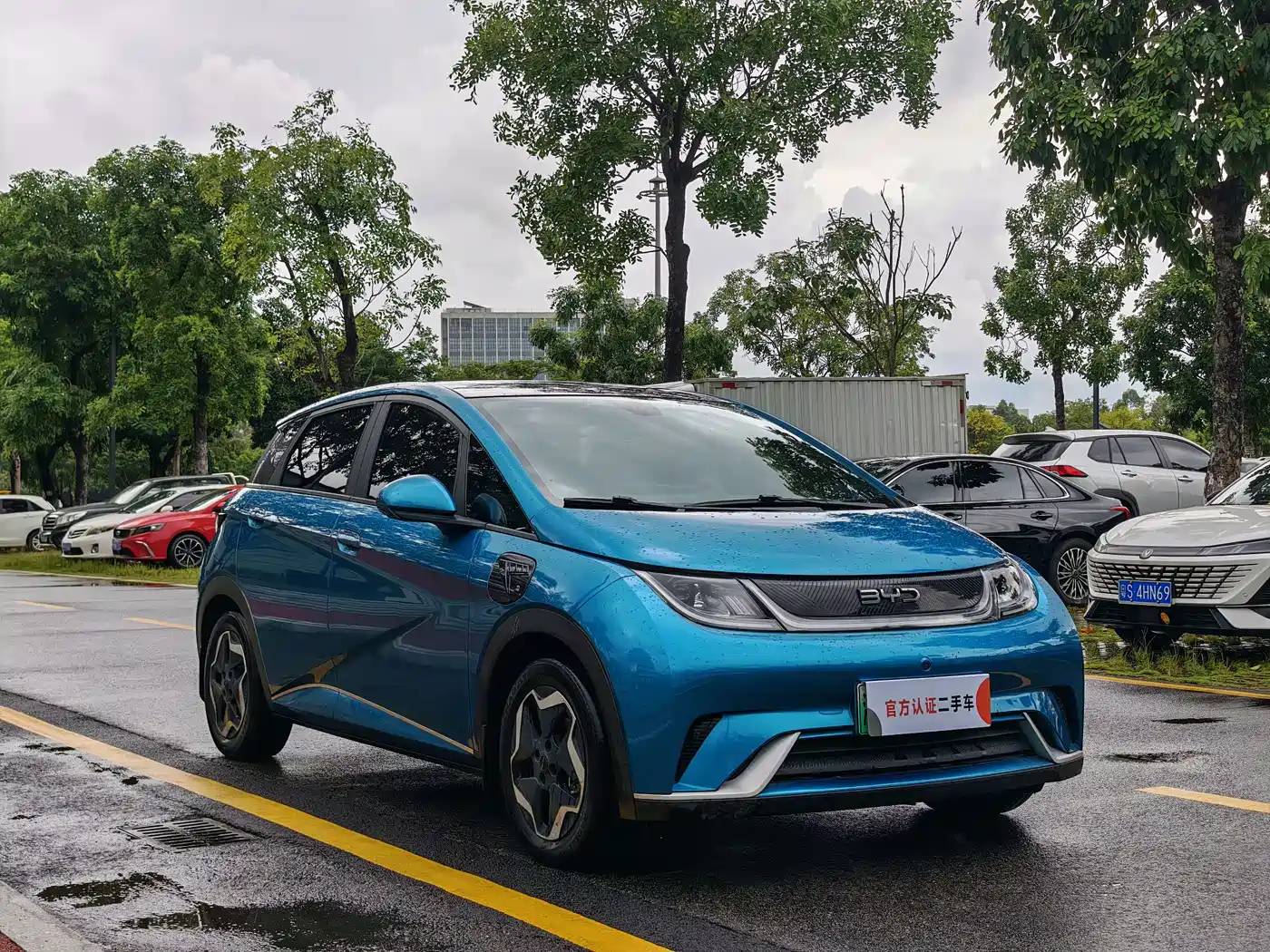 BYD Dolphin 2022 2021 Model 405km Fashion Edition