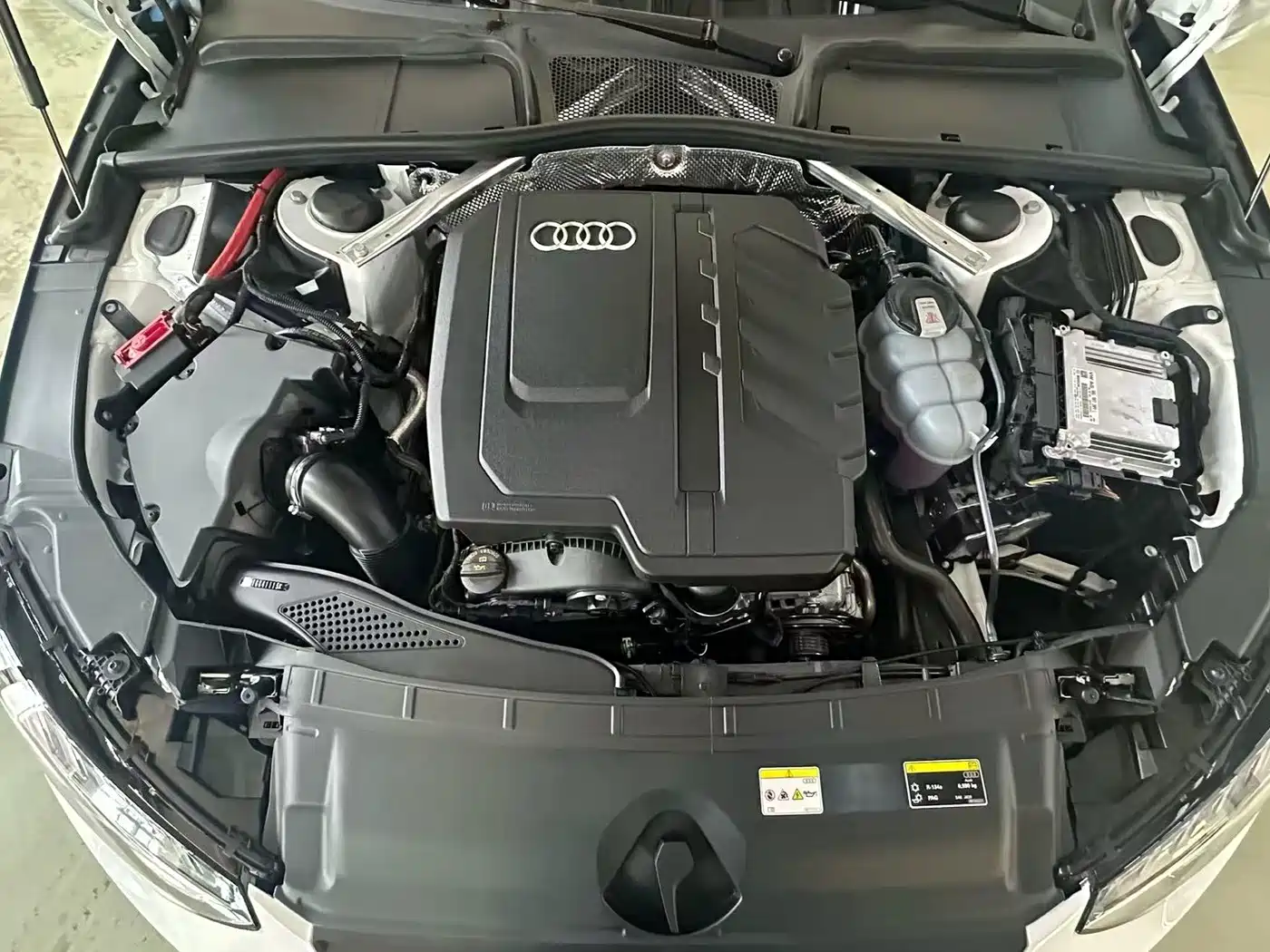 Audi A4L 2025 2 Million Celebration Edition 40 TFSI Luxury Dynamic фото 16