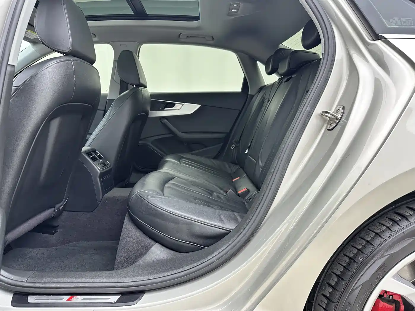 Audi A4L 2018 30th Anniversary 45 TFSI quattro Personality Sport фото 6