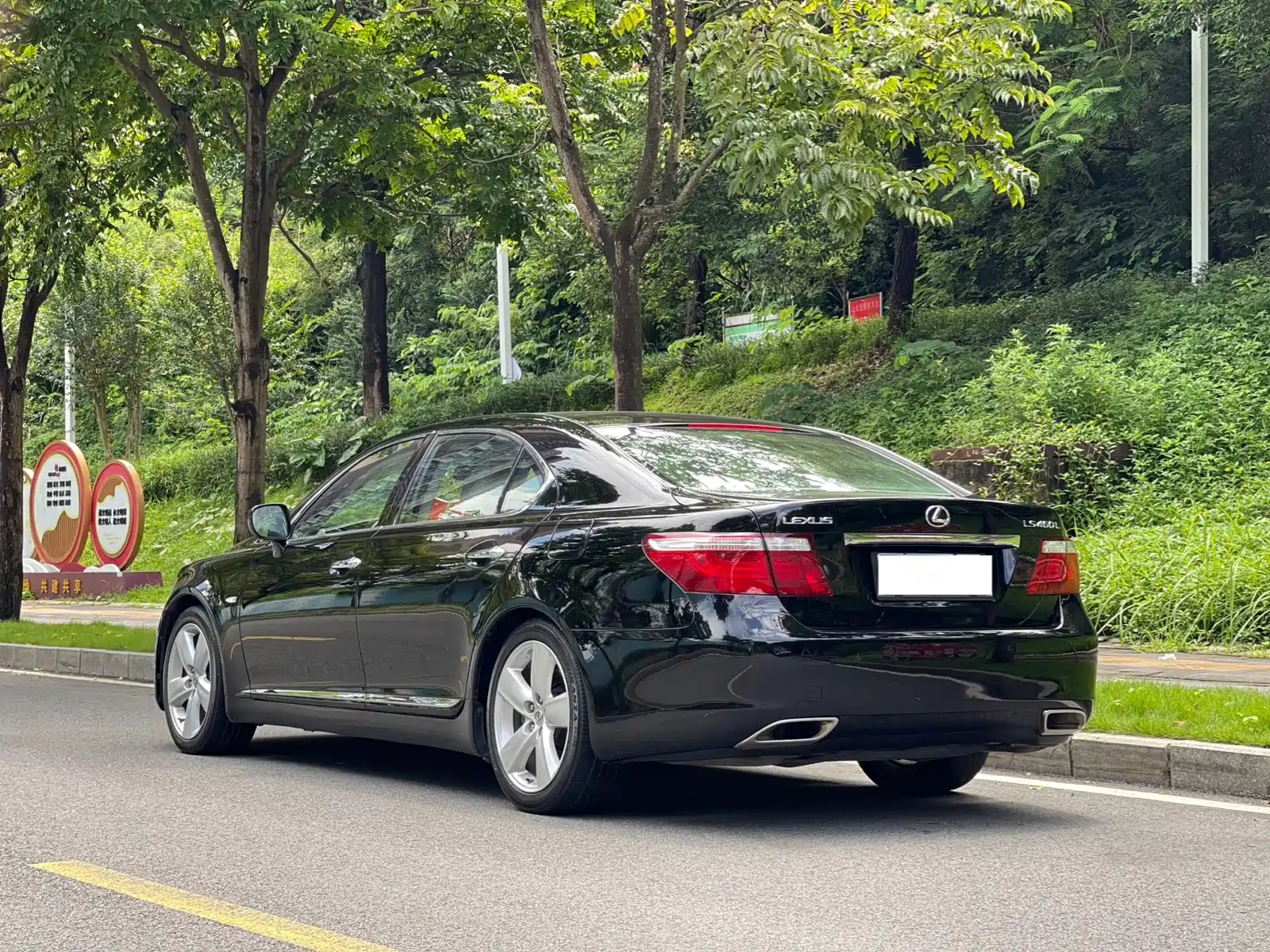 Фото 13 - Lexus LS