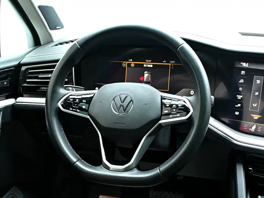Volkswagen Touareg 2021 3.0TSI R-Line Classic Sport Package фото 22