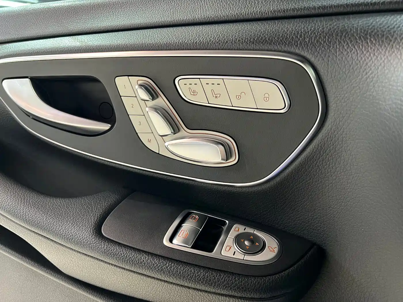 Mercedes-Benz V-Class 2022 V 260 Pilot Edition фото 16