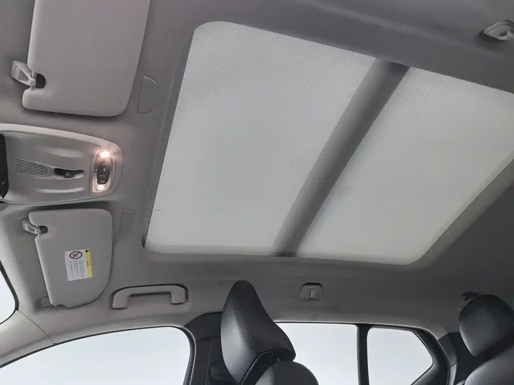 Фото 14 - Volvo XC40